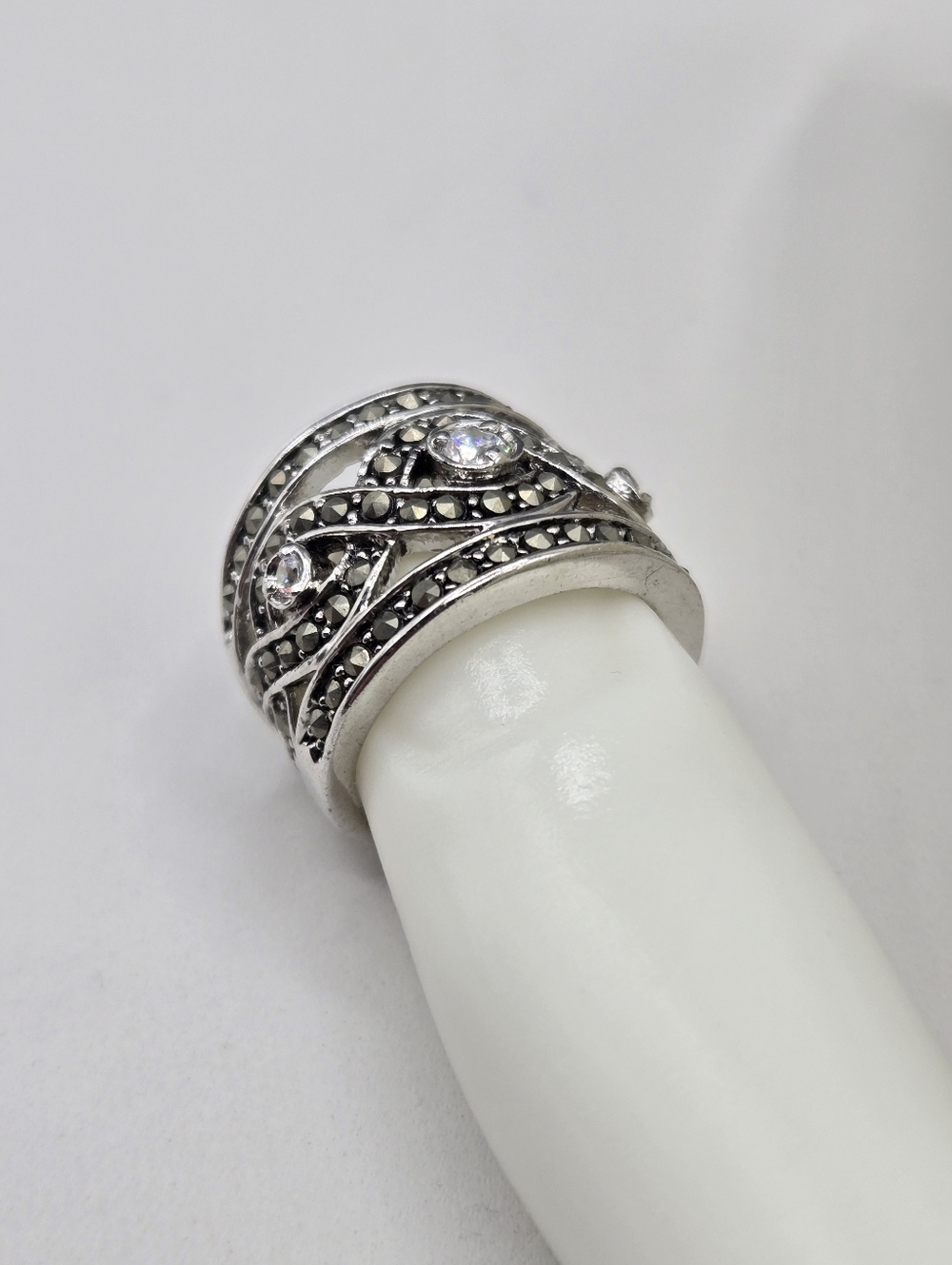 Swarovski Crystal Elements Silver Marcasite Ring Wide Band Size 4.5 Wedding Prom - Picture 7 of 8